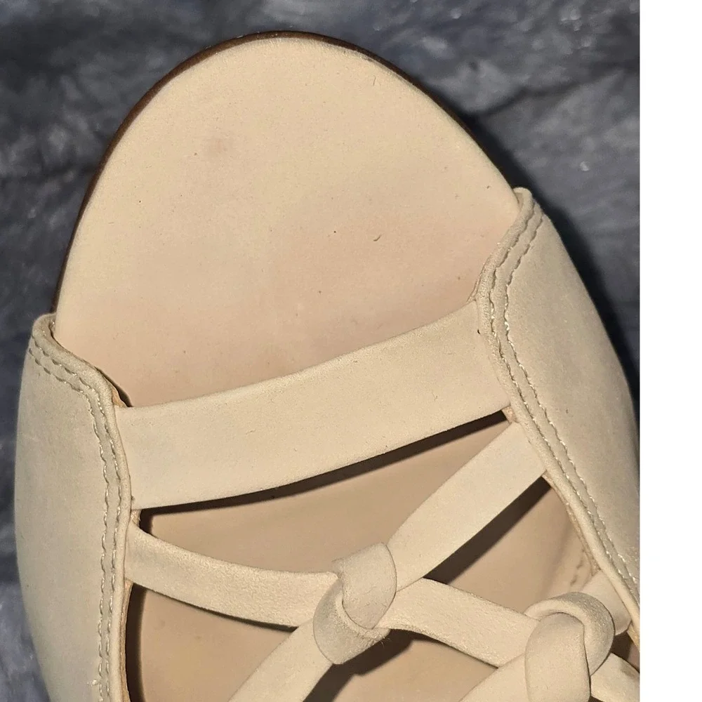 EUC Vince Camuto‎ Stesha Caged Suede Block Heel Sandals Beige size 7